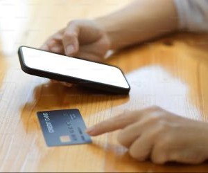 Commodities such as gold, oil, agricultural products and industrial metals offer opportunities to diversify your portfolio and hedge against inflation, but they are also high-risk assets due to price volatility, geopolitical tensions and supply-demand shocks; the key is to invest with a clear strategy, an understanding of the underlying market drivers, and only with capital that does not compromise your financial stability.